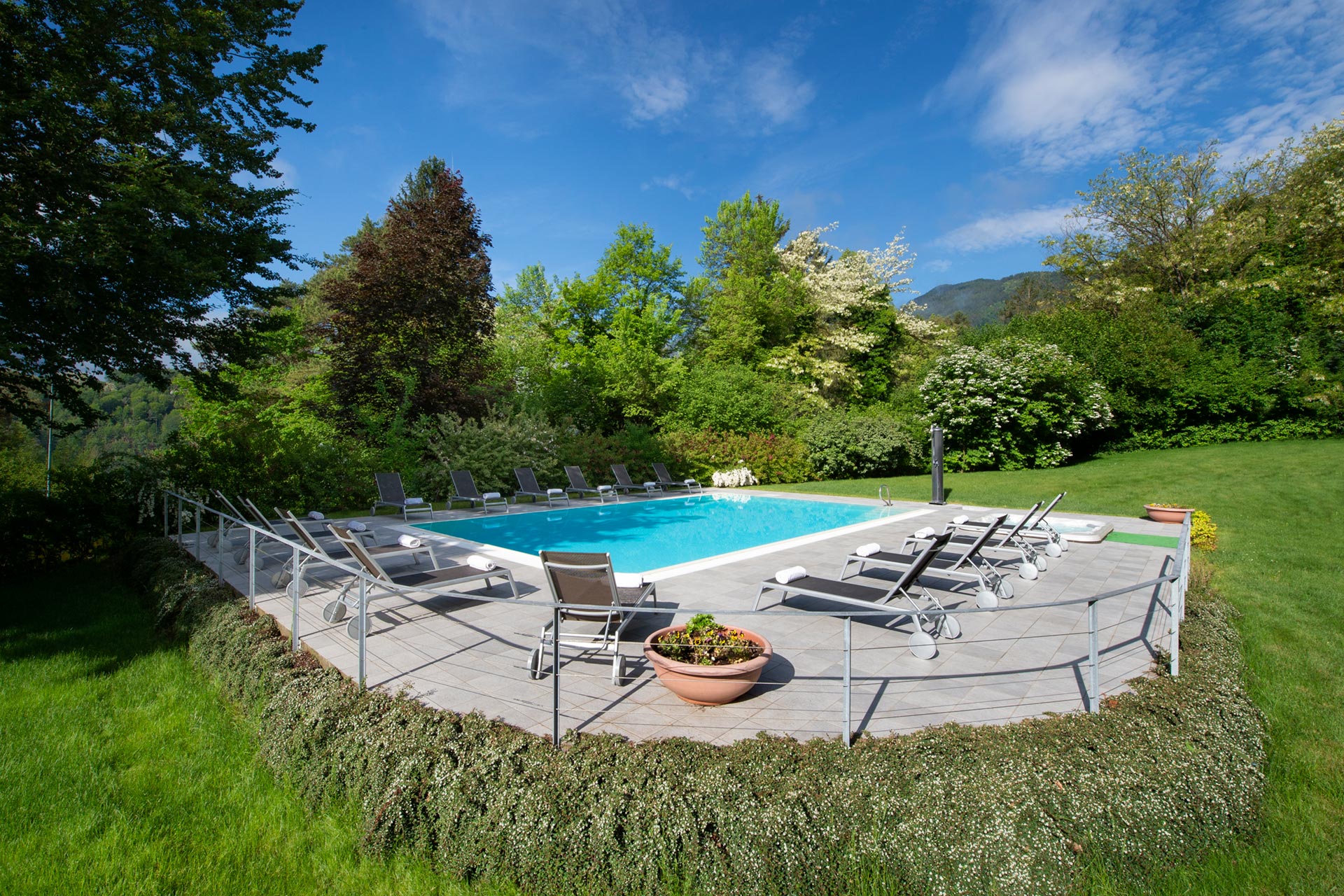 Giardino con piscina | Vital Hotel Flora